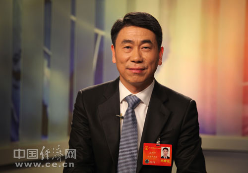 广博控股集团董事长王利平在接受采访